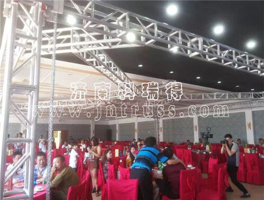 唐山滦南县大都商务酒店现场搭建升降灯光架中心加圆